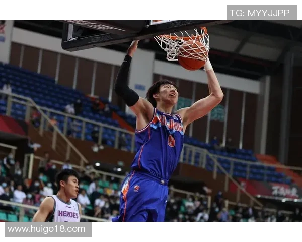 周琦在CBA联赛中表现抢眼狂砍30+10创新高